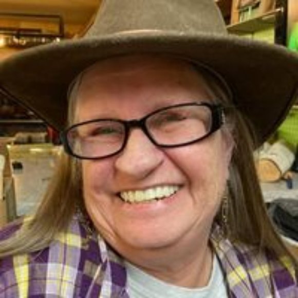 Meet your Posher, Chrissi - Picture 3 of 3